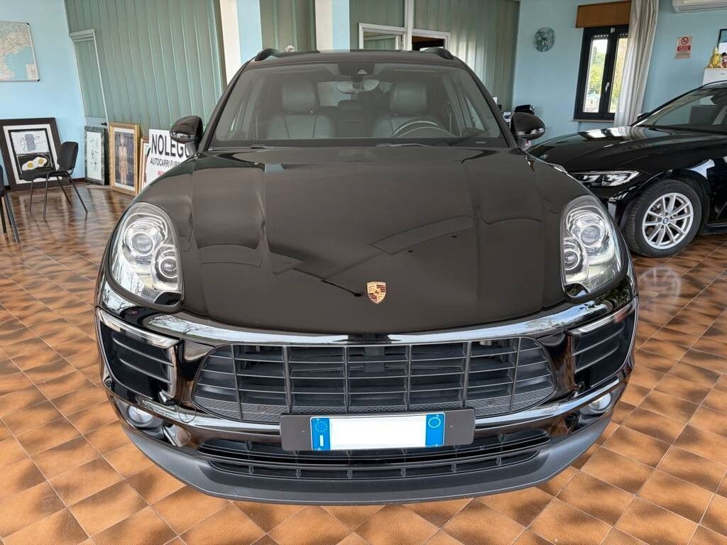 PORSCHE Macan