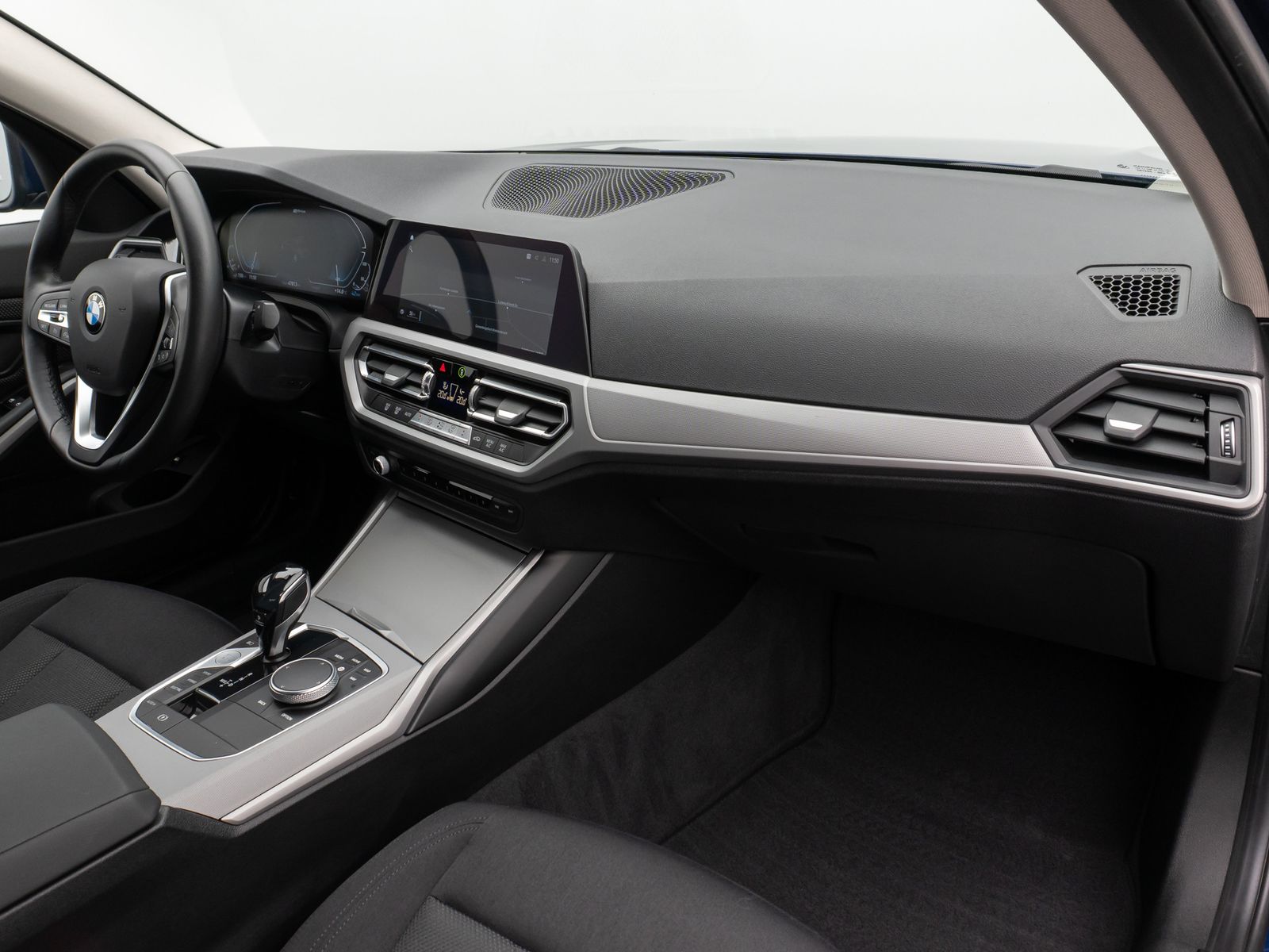 Fahrzeugabbildung BMW 330e CockPitPr Navi PDC Alarm Geschwindigkeitsre