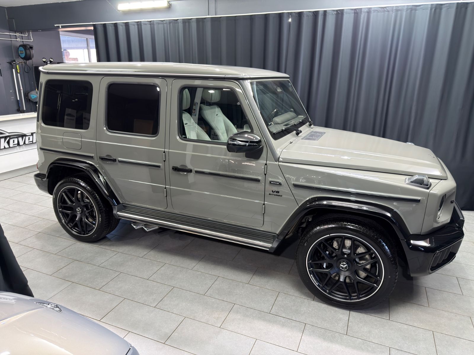 Fahrzeugabbildung Mercedes-Benz G 63 AMG|MY26|A22|PERFORMANCE|TV|VOLL|CARBON|