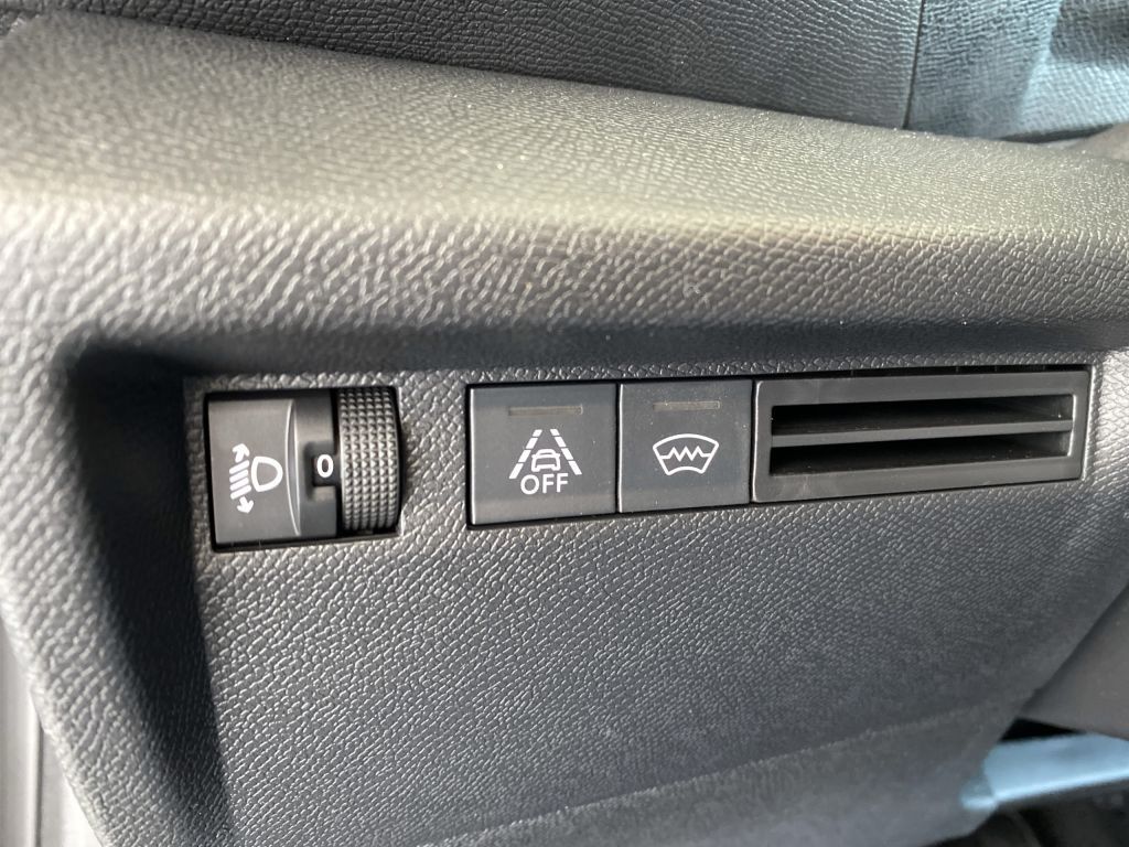Fahrzeugabbildung Citroën C4 Hybrid 145 PLUS *Allwetterreifen*beh. Frontsc
