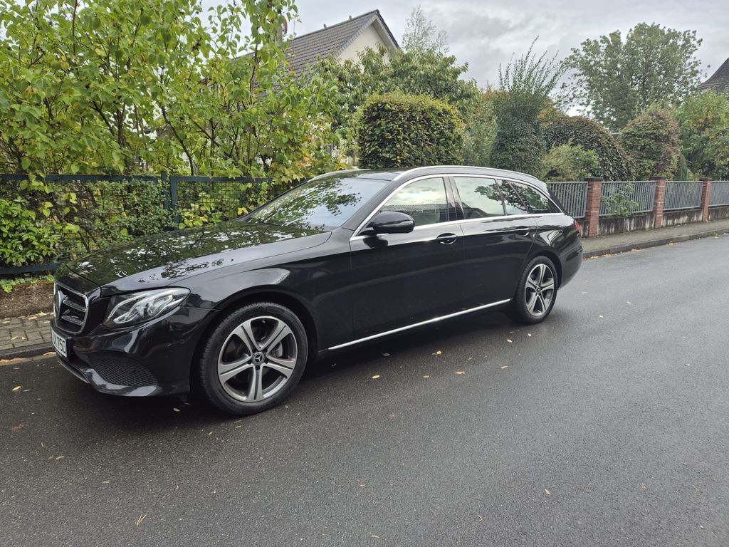 Image of Mercedes-Benz E 220