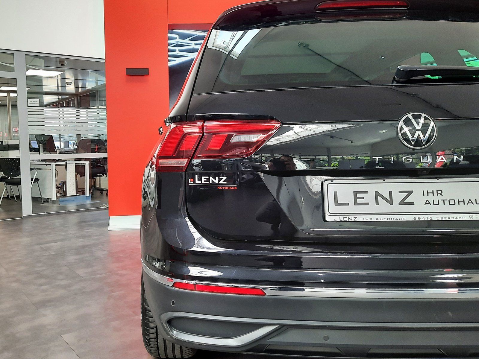Fahrzeugabbildung Volkswagen Tiguan Life TDI DSG 4M *Pano*AHK*Navi*Cam*LED*