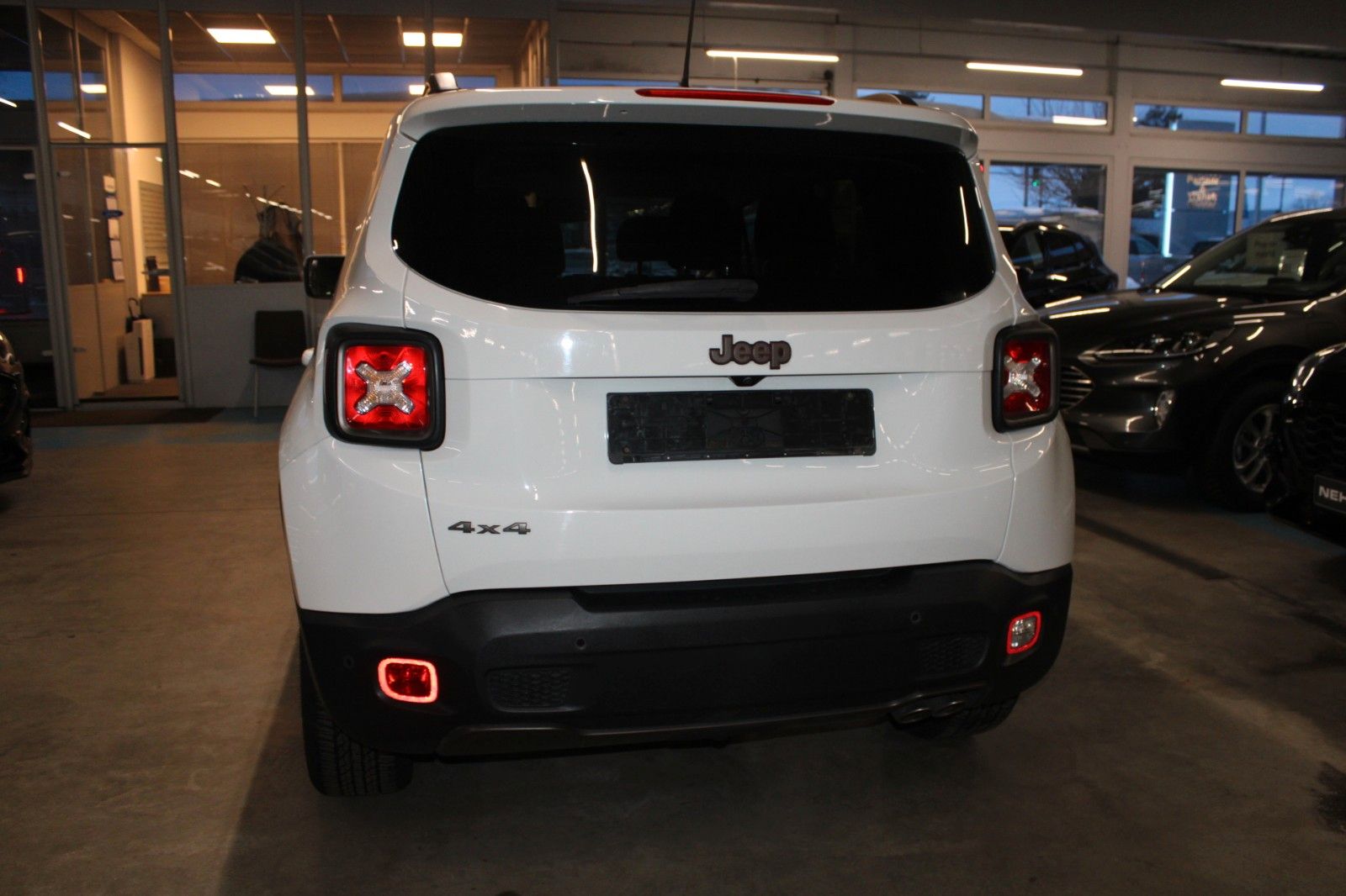 Fahrzeugabbildung Jeep Renegade 2.0 MultiJet Limited 4x4 AUTOMATIK AHK