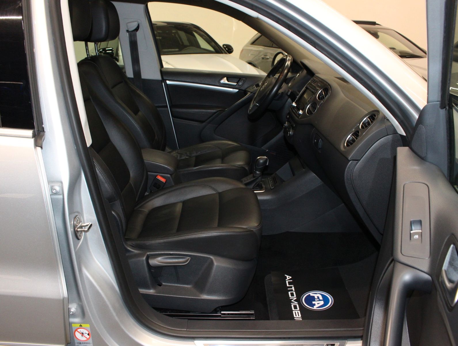 Fahrzeugabbildung Volkswagen Tiguan Sport & Style BMT 4Motion R Line*TOP