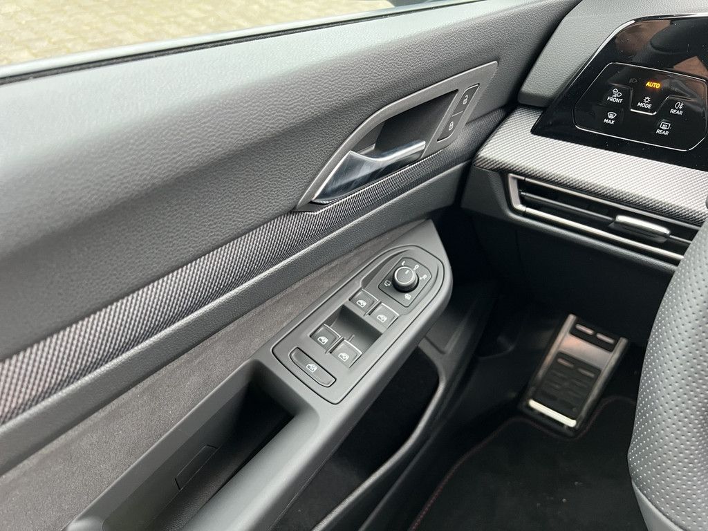 Volkswagen Golf VIII GTI Clubsport 2.0 TSI DSG MATRIX-LED foto 13