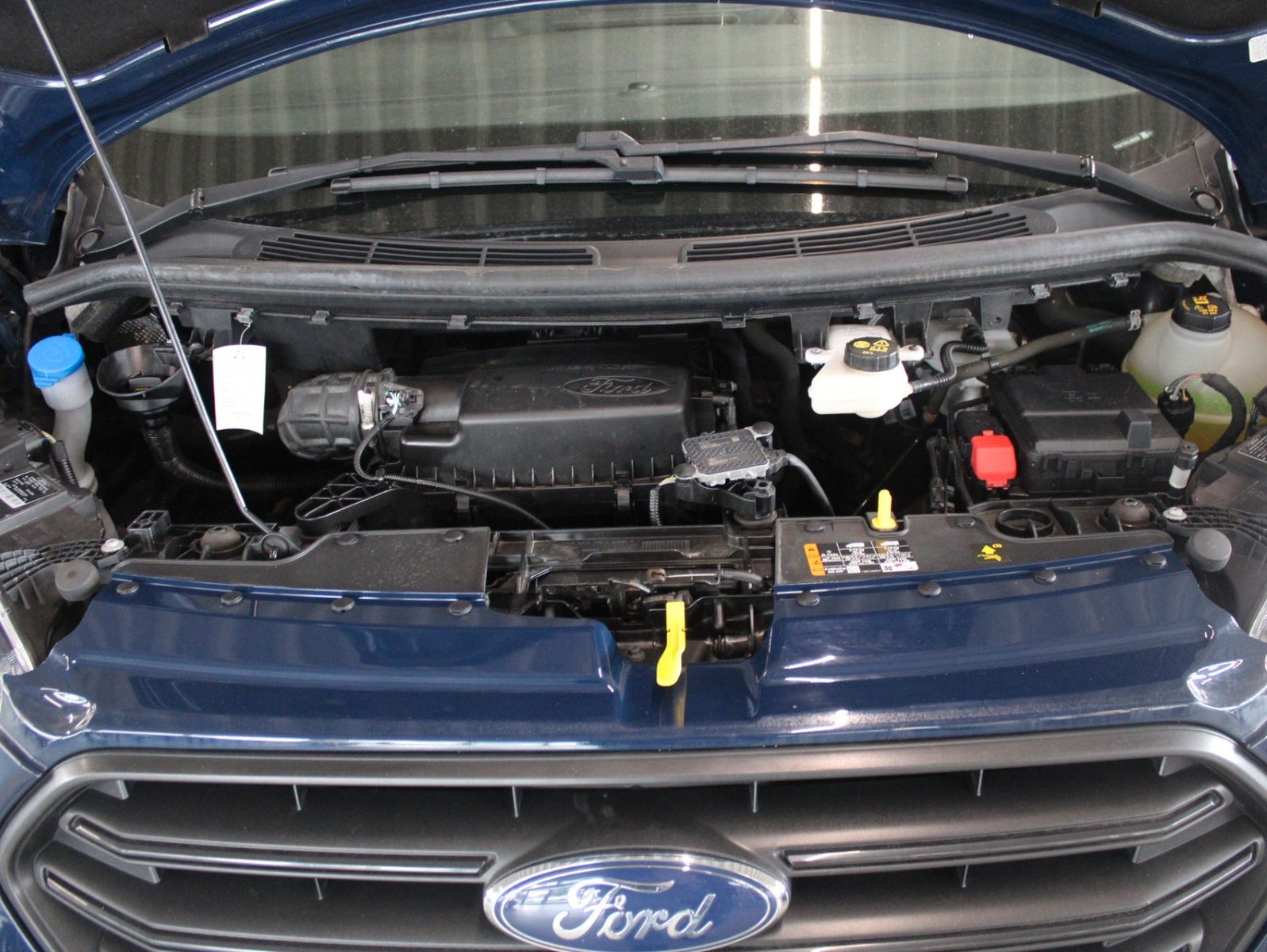 Fahrzeugabbildung Ford Transit Custom TREND L1 Kasten AHK Regale KLIMA