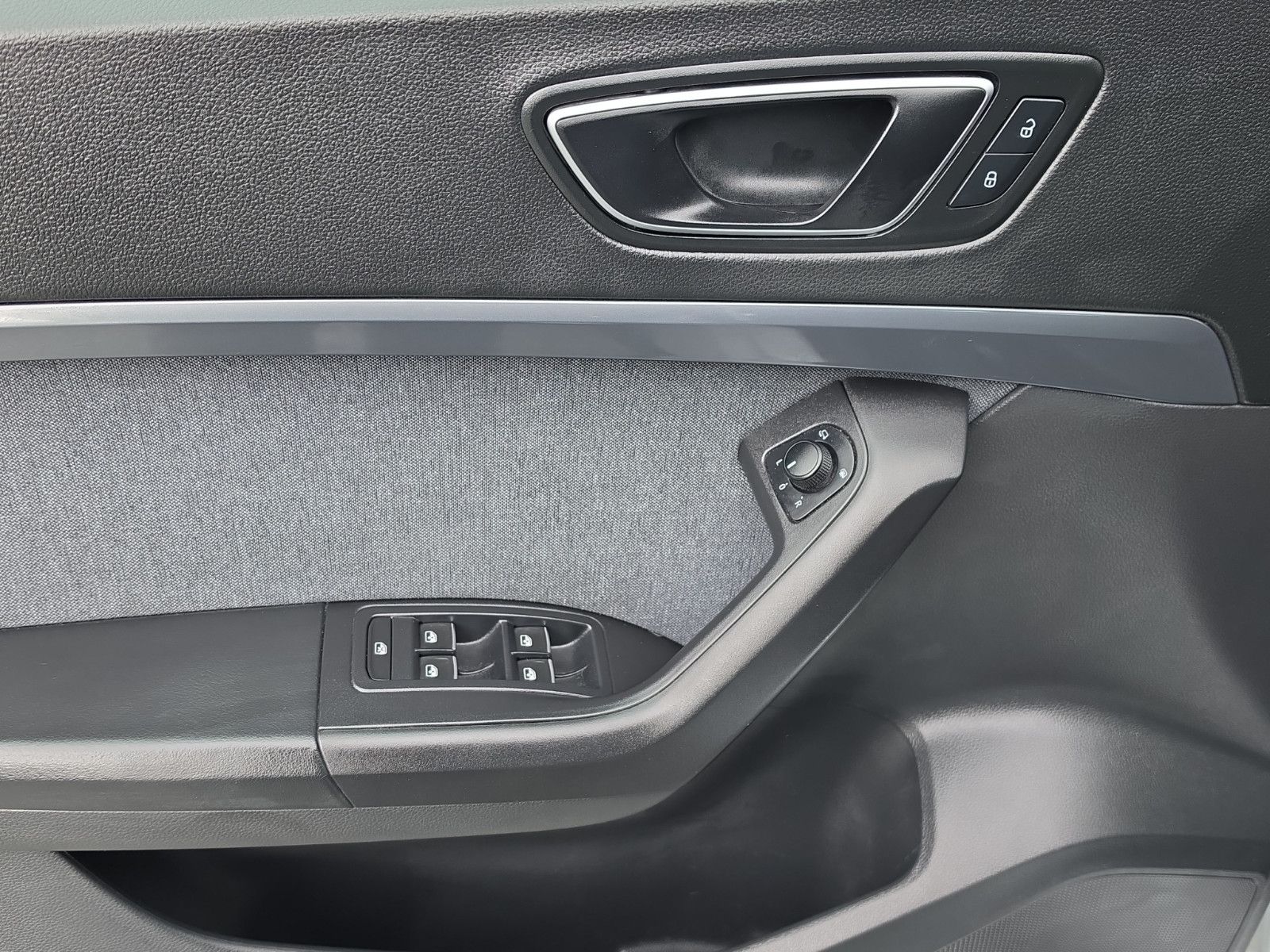 Fahrzeugabbildung SEAT Ateca Style Apple CarPlay LED