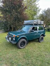Lada Niva 1.7 4x4 mit Dachgepäckträger - gebrauchte Lada Niva aus dem Jahr 2012