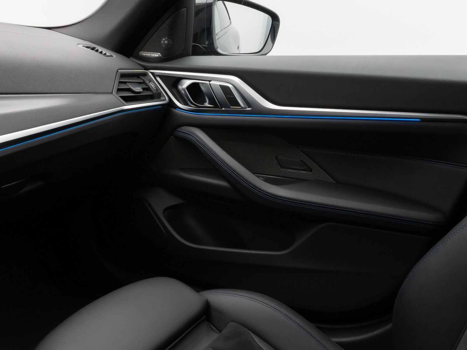 Fahrzeugabbildung BMW i4 eD40 M Sport Kamera DAB H/K Komfort 18Zoll