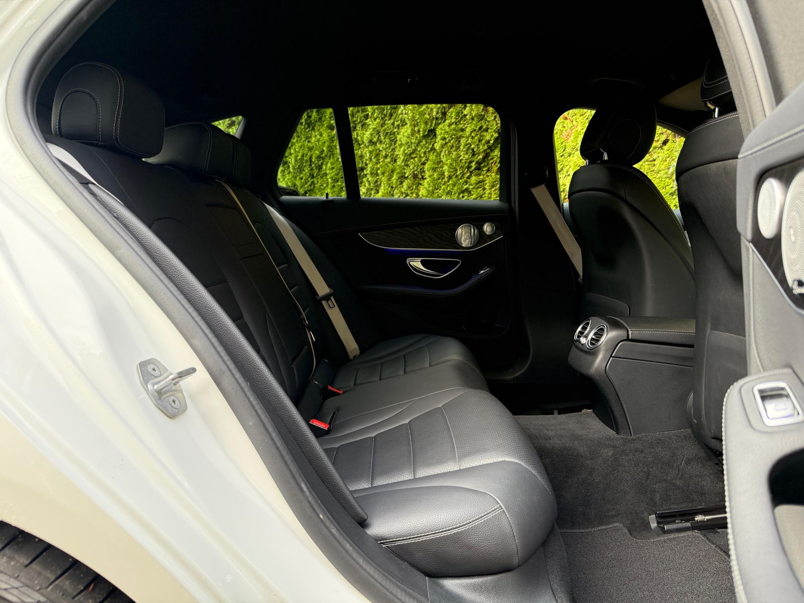 Fahrzeugabbildung Mercedes-Benz C 300 d 4M AMG-Line MULTIB+NIGHT+NAV+KAM+VIRTUAL