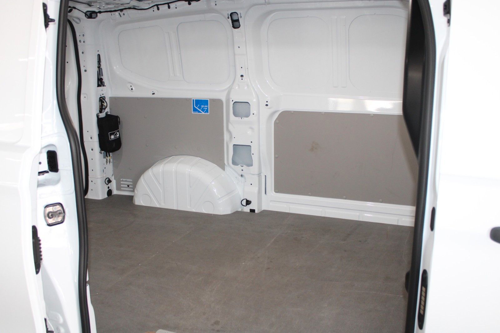 Fahrzeugabbildung Ford Transit Custom L1 Kasten LED AHK TechnologiePak2