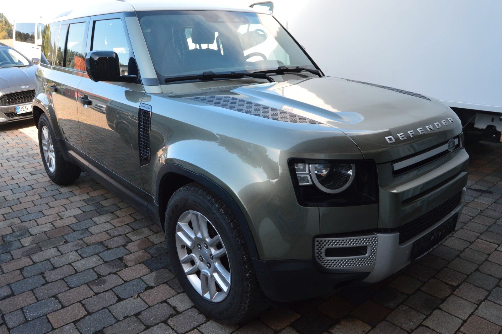 Land Rover Defender 110 S AWD 2.0 SD4 foto 2
