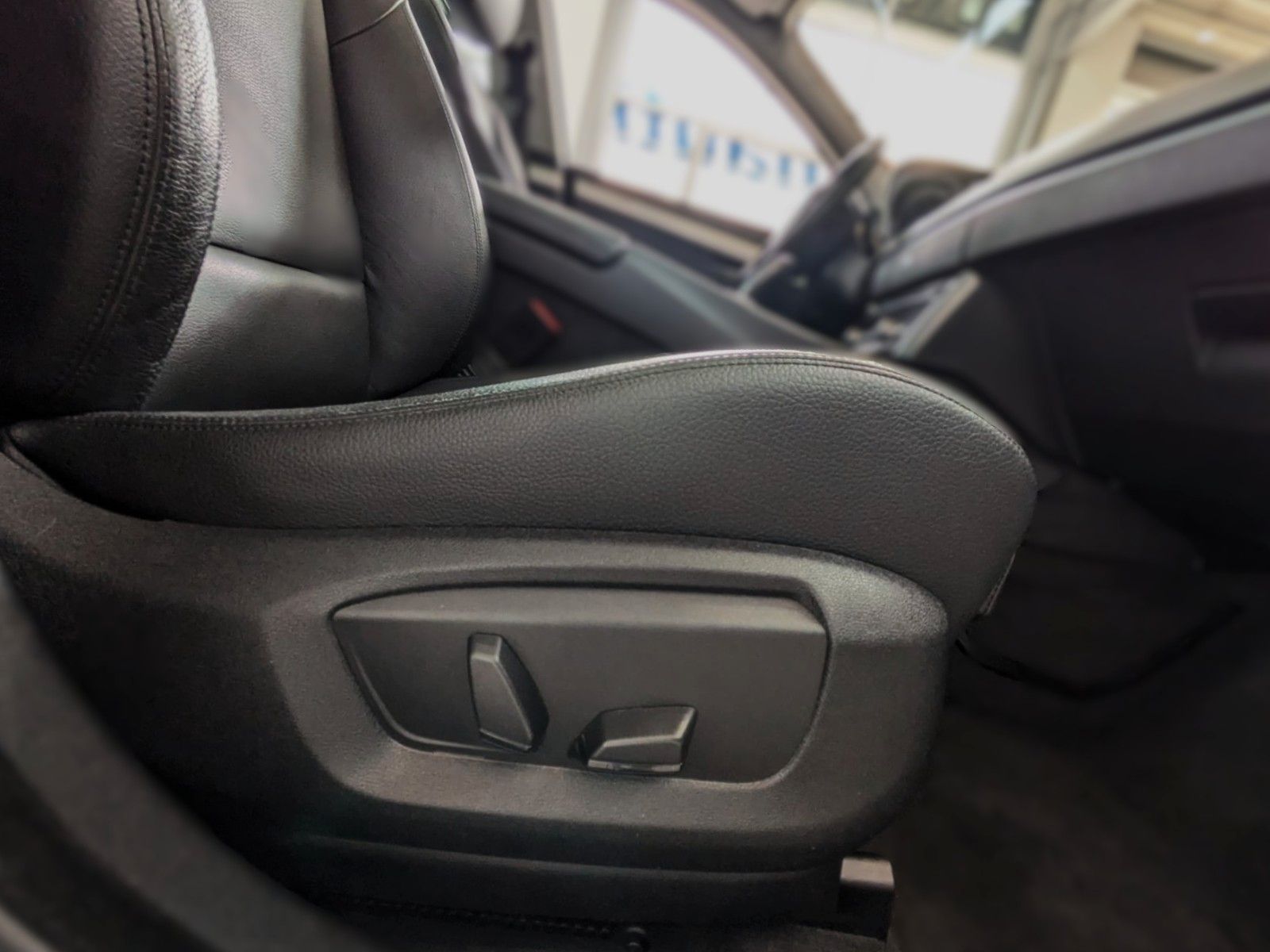Fahrzeugabbildung BMW 530d GT xDRIVE LEDER PANO NAVI HiFi HUD STANDH.