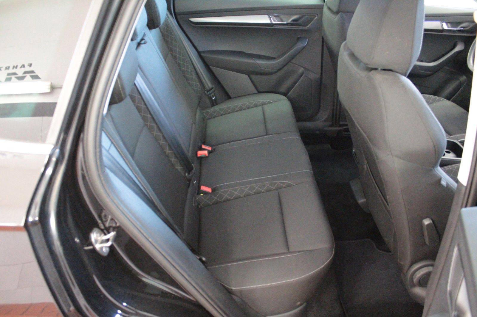 Fahrzeugabbildung SKODA Karoq 1.0 TSI AMBITION  AHK *Allwetter*