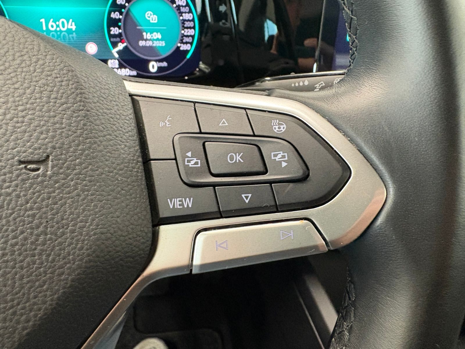 Golf VIII Life 1.0 eTSI DSG LED NAVI ACC PDC SHZ