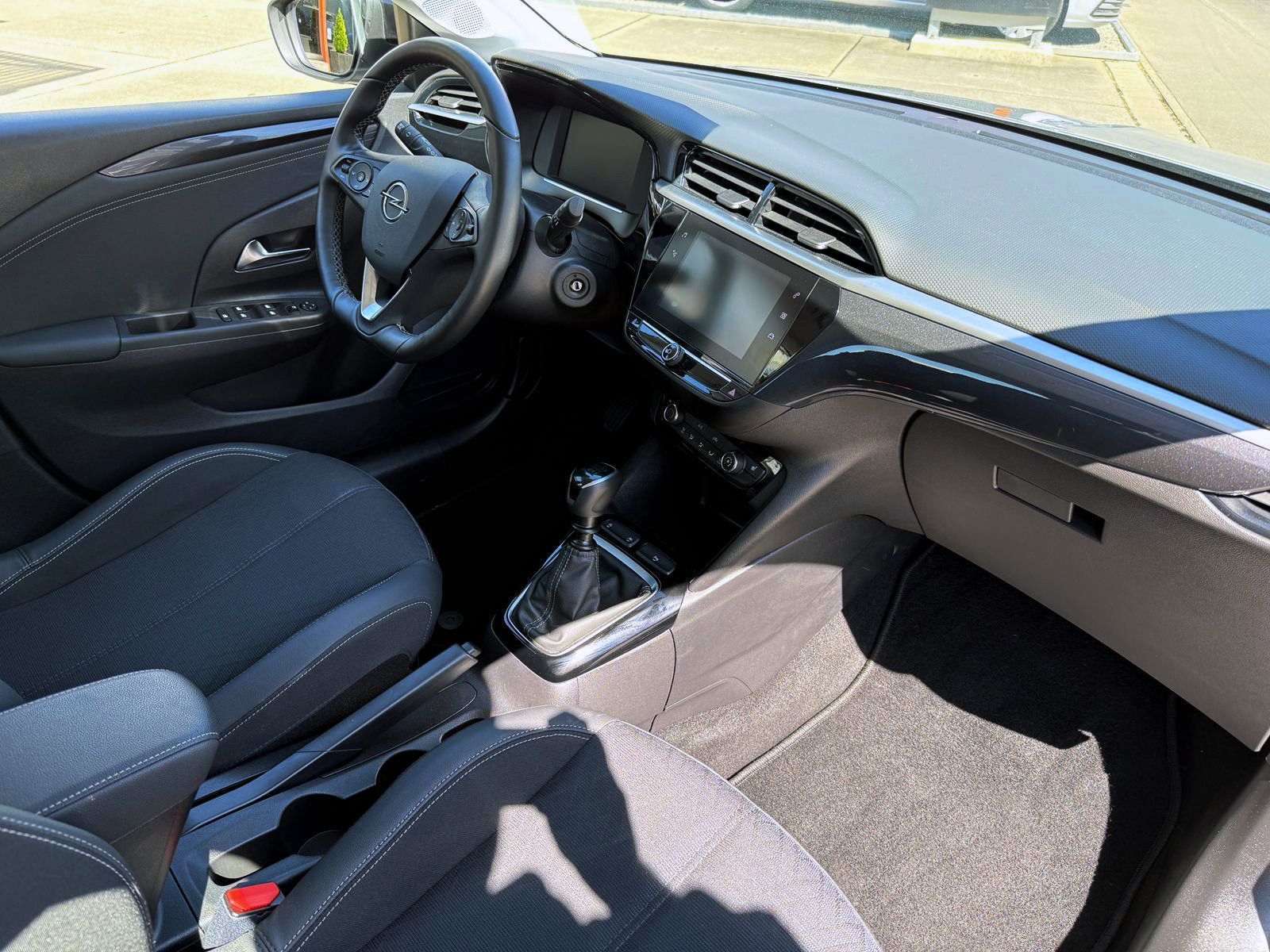 Fahrzeugabbildung Opel Corsa-F Elegance 1.2 Turbo LED SHZ NAV TEMP PDC
