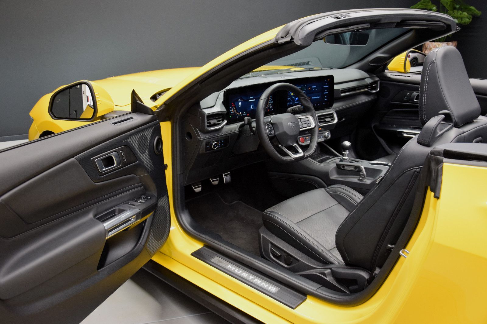 Fahrzeugabbildung Ford Mustang GT Convertible 5.0 Ti-VCT V8 328 DEUTSCH