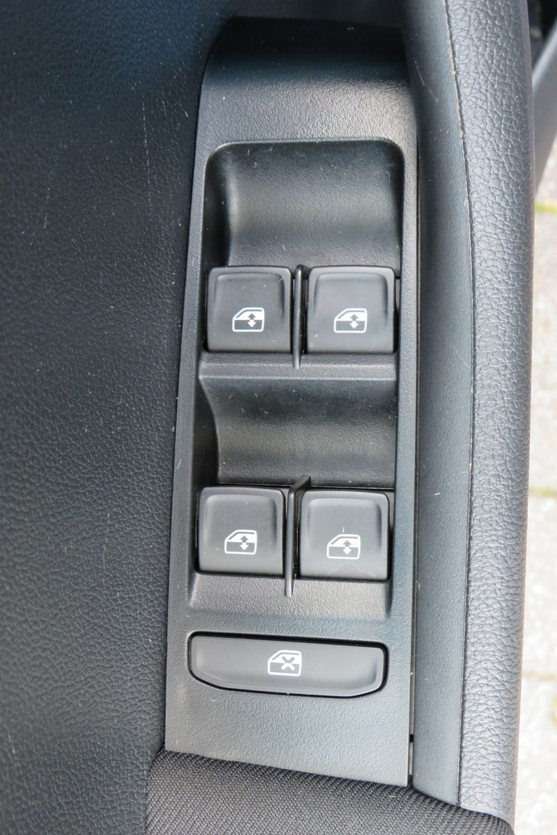 Fahrzeugabbildung SKODA Fabia Combi Ambition SITZH. GRA PDC NAVI APP 1.H