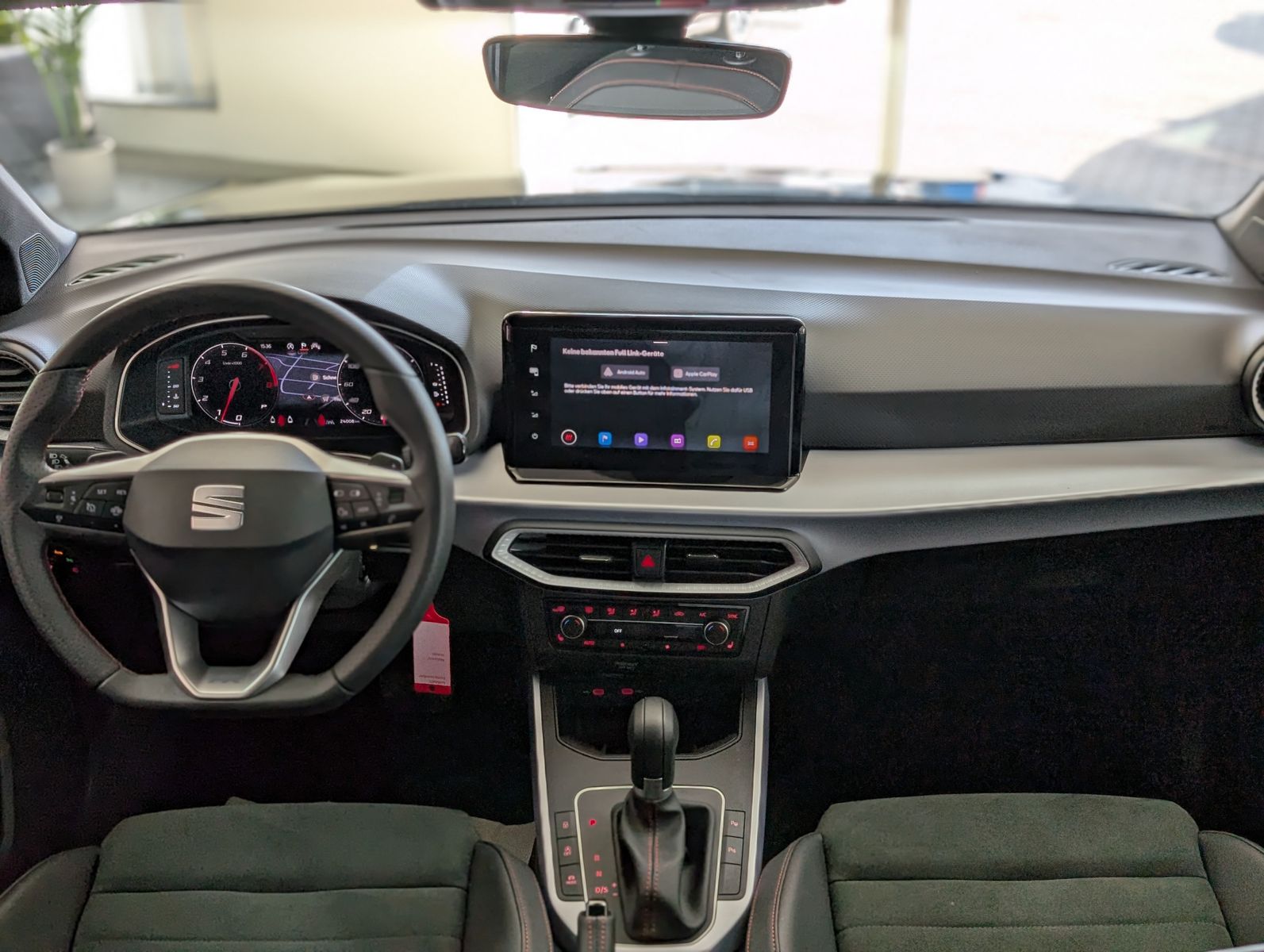 Fahrzeugabbildung SEAT Arona 1.5 TSI FR DSG ACC LED AHK KAM DINAMICA 18