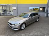 BMW 520 d AUTOMATIK/NAVI/LED/AMBIENTE/SHZ/KLIMAA* - silberne BMW 520