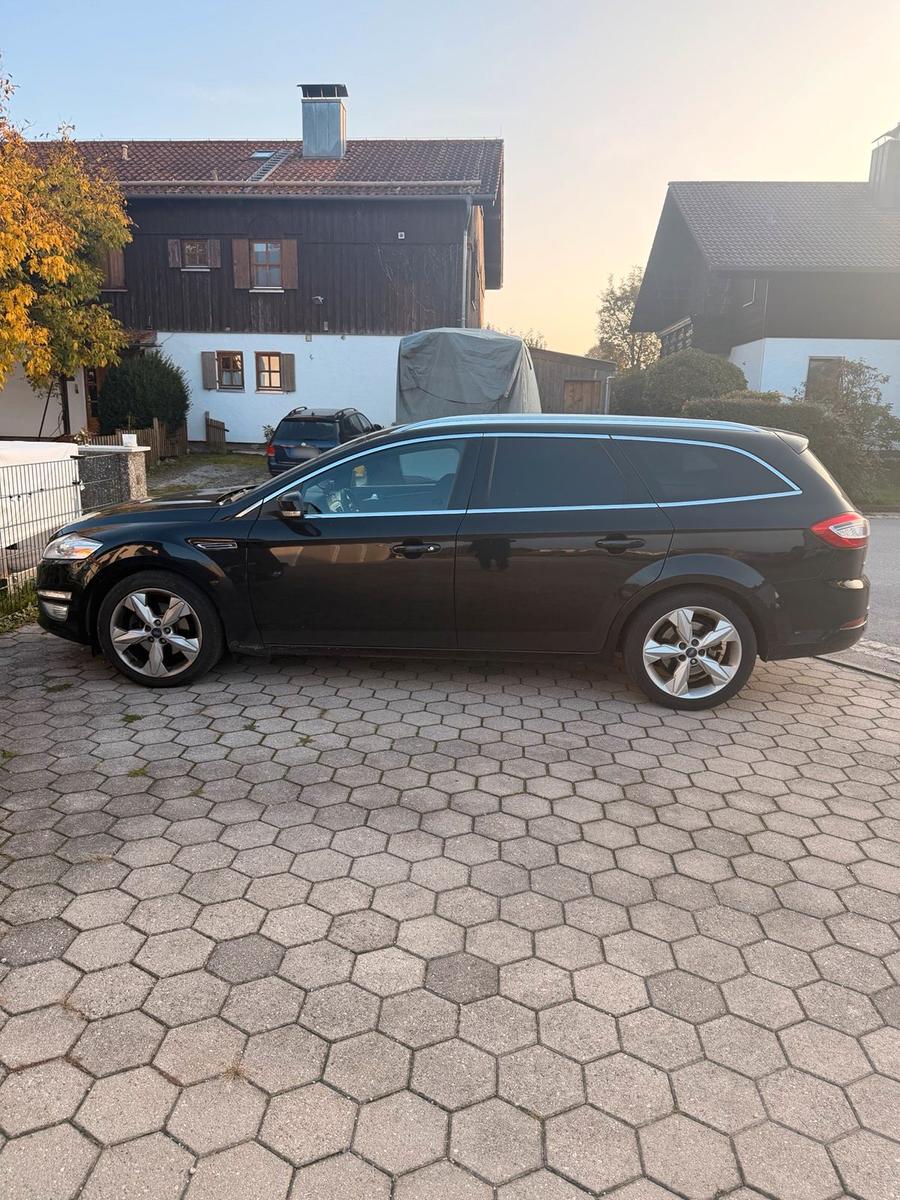 Ford Mondeo 2014 — салон