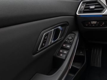 Fahrzeugabbildung BMW 320d xDr Tour Luxury Line AHK HiFI Laserlicht