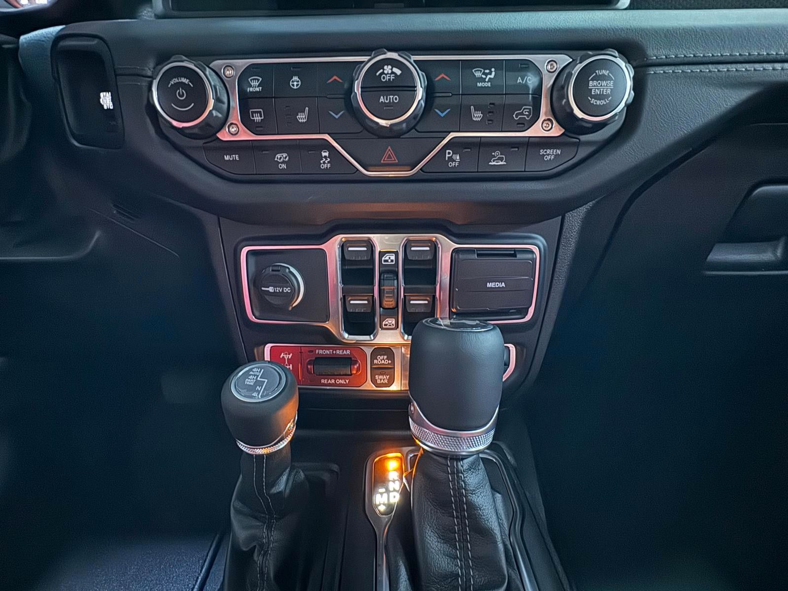 Fahrzeugabbildung Jeep RUBICON 392-6.4L HEMI V8-RECON 35"-STEEL BUMPER