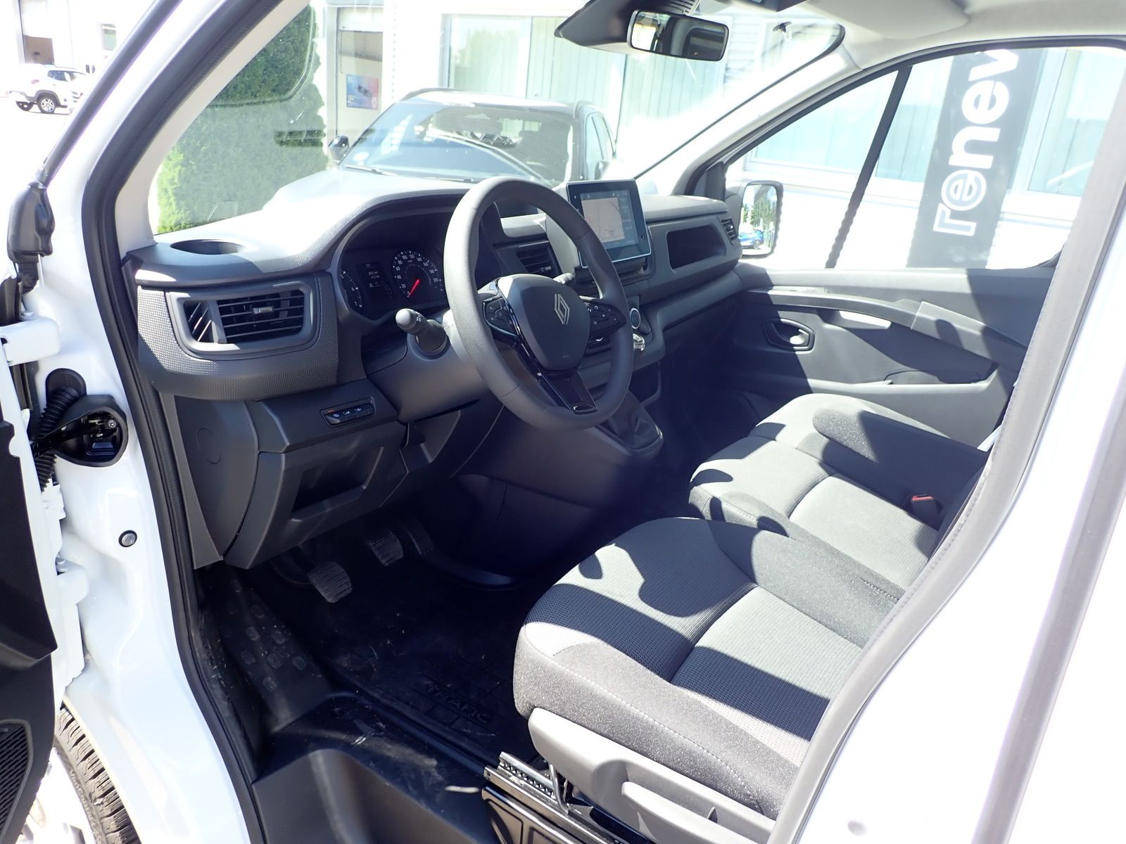 Fahrzeugabbildung Renault Trafic Pkw Grand Authentic Blue dCi 110 MY25
