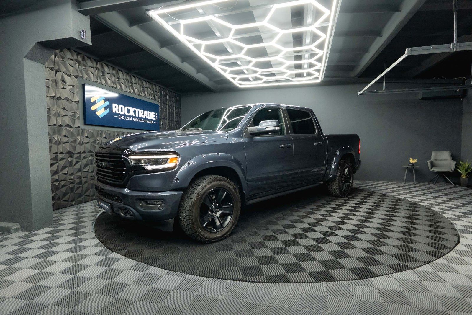 Fahrzeugabbildung Dodge RAM 5.7 V8 HEMI 4x4 OFFROAD Night Limited 19%