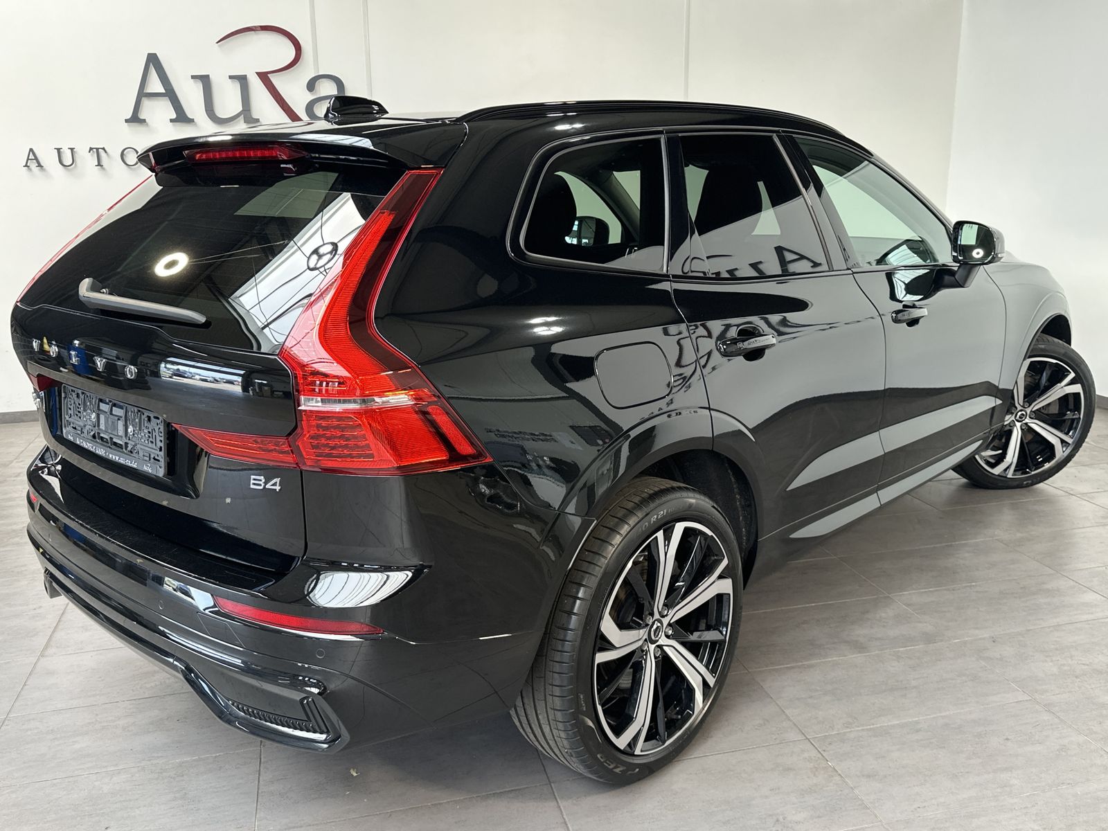 Fahrzeugabbildung Volvo XC60 B4 D Plus Dark NAV+MATRIX+ACC+21ZOLL+ALARM