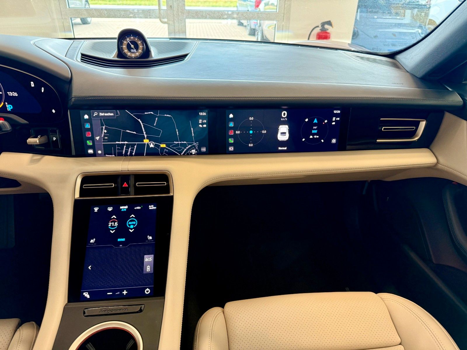 Fahrzeugabbildung Porsche Taycan Performance/HeadUP/Panorama/APPROVED