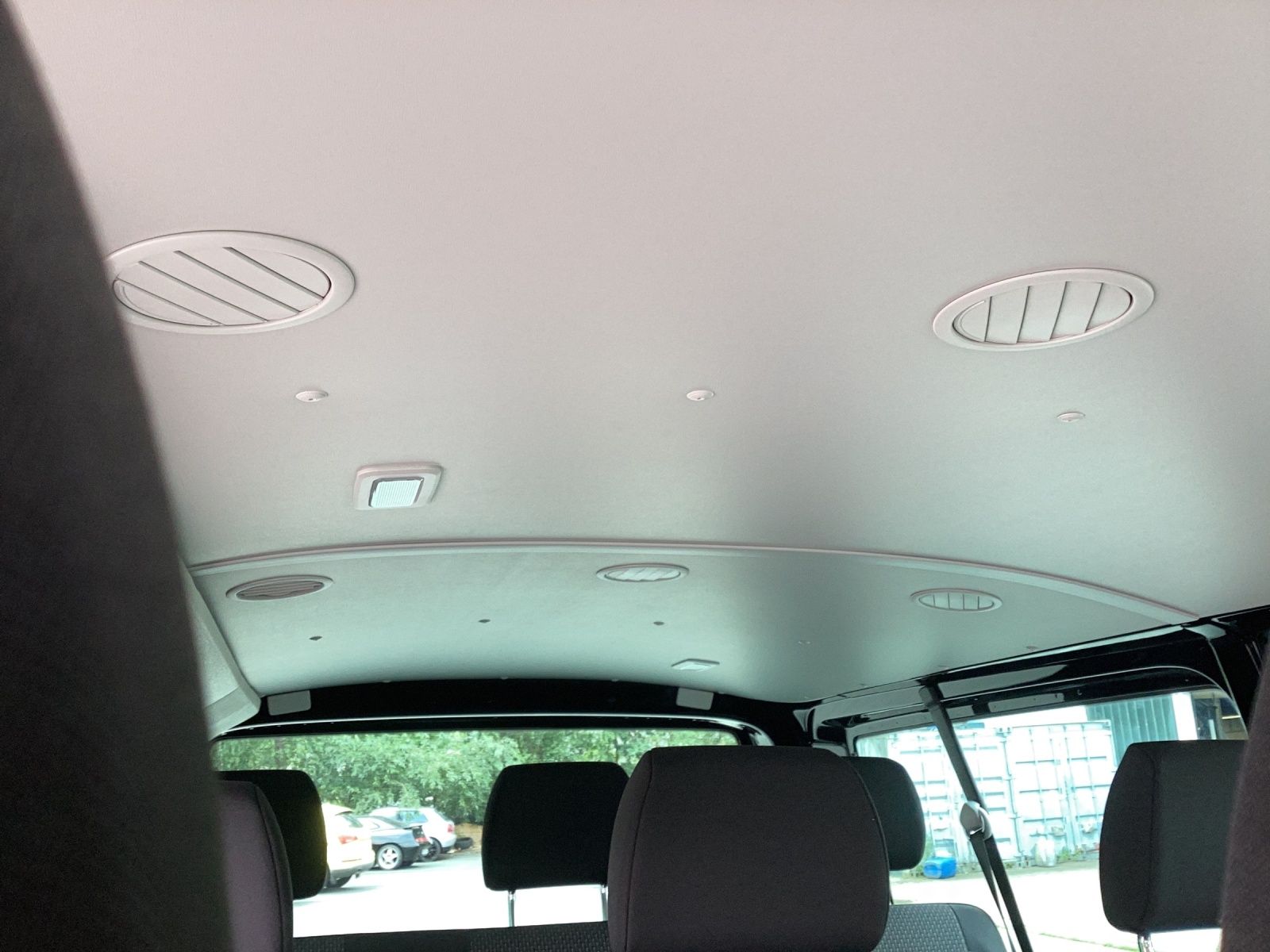Fahrzeugabbildung Volkswagen T6 Kombi T6.1 TDI 9 Sitze LR LED SITZH. REAR VIE