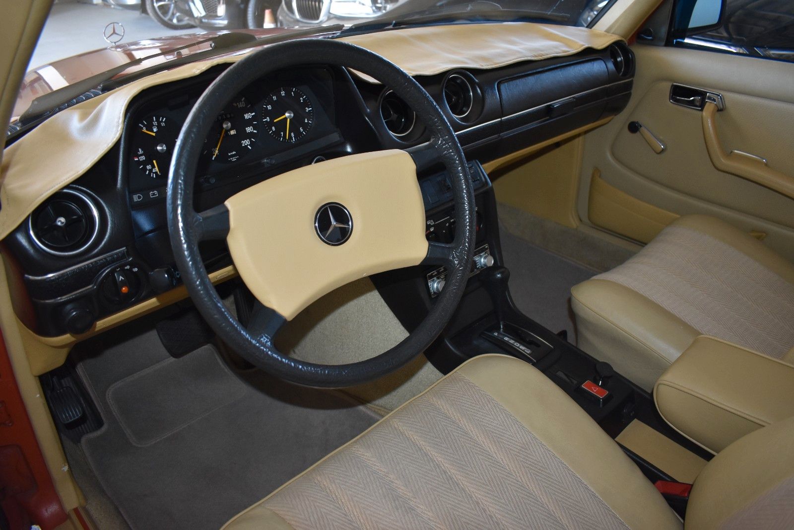 Fahrzeugabbildung Mercedes-Benz 250 6 Zylinder Benziner Zustand Top BRD H-Zulass