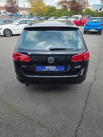 Volkswagen Golf - 6
