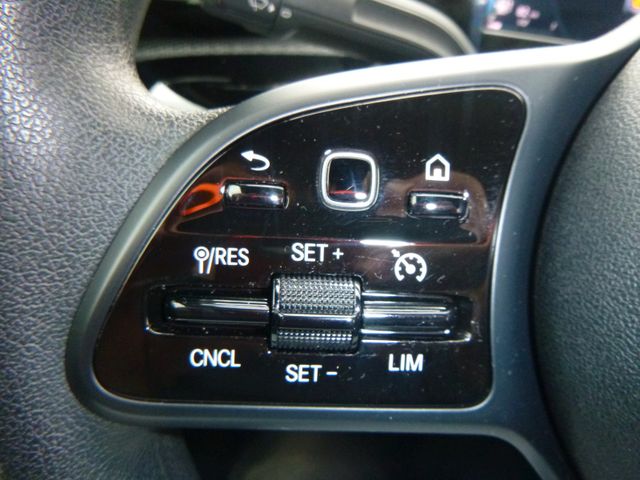 Fahrzeugabbildung Mercedes-Benz A 180 Limousine >NAV/LED/KAM/PDC/SHZ<