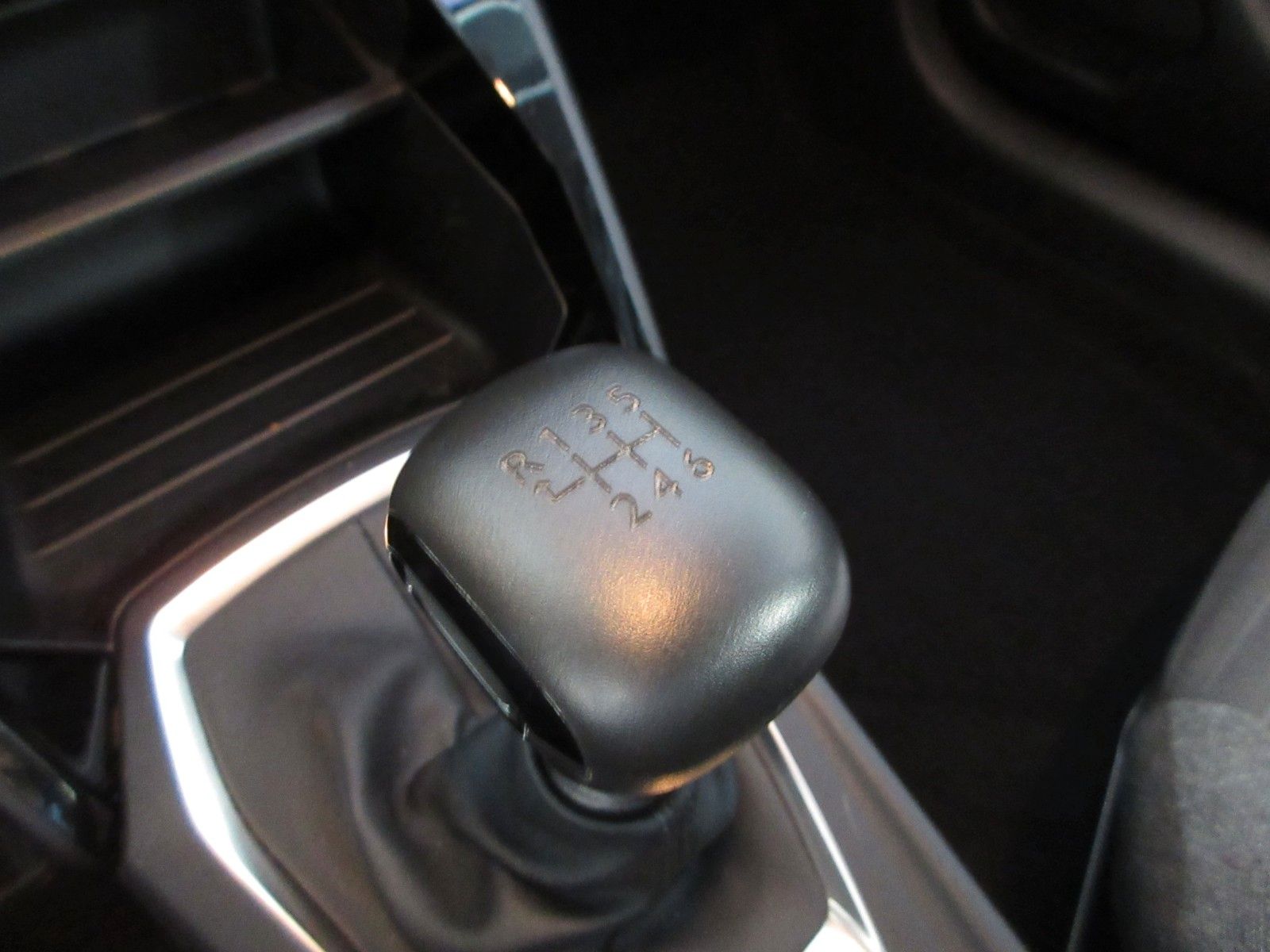 Fahrzeugabbildung Peugeot 208 Active Pack 1.2T LED/NAVI/PDC/ALU/TEMPOMAT