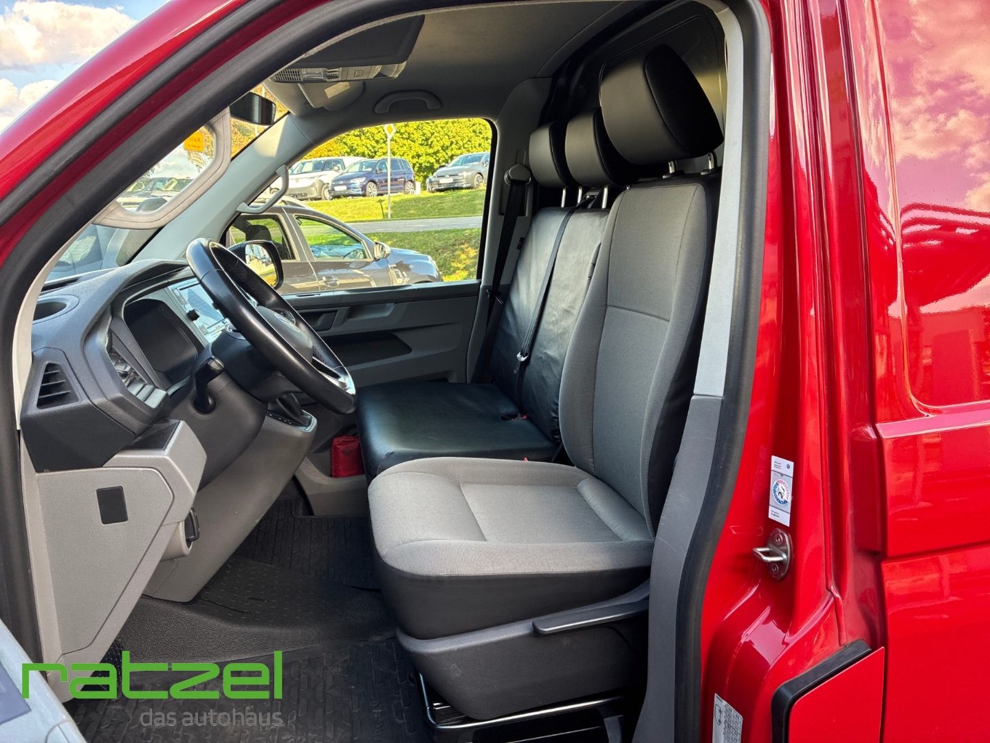 Fahrzeugabbildung Volkswagen T6.1 Kasten 2.0 TDI DSG Leder LED DAB SHZ Fernli