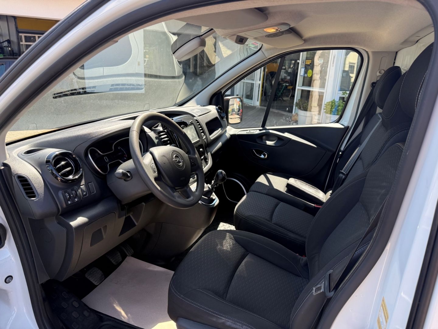 Fahrzeugabbildung Opel Vivaro B Kasten L2H1 Regalsystem+Kamera+AHK