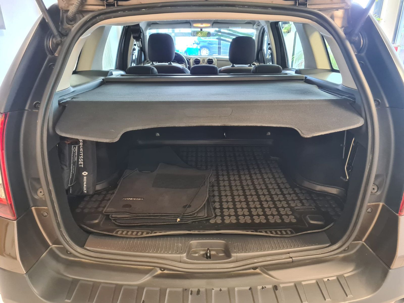 Fahrzeugabbildung Dacia Logan MCV II Kombi Stepway / KLIMA / NAVI