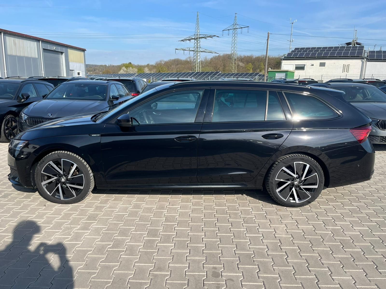 Fahrzeugabbildung SKODA Octavia 1.5 DSG Sportline PANO*MATRIX*AHK*5J.GAR