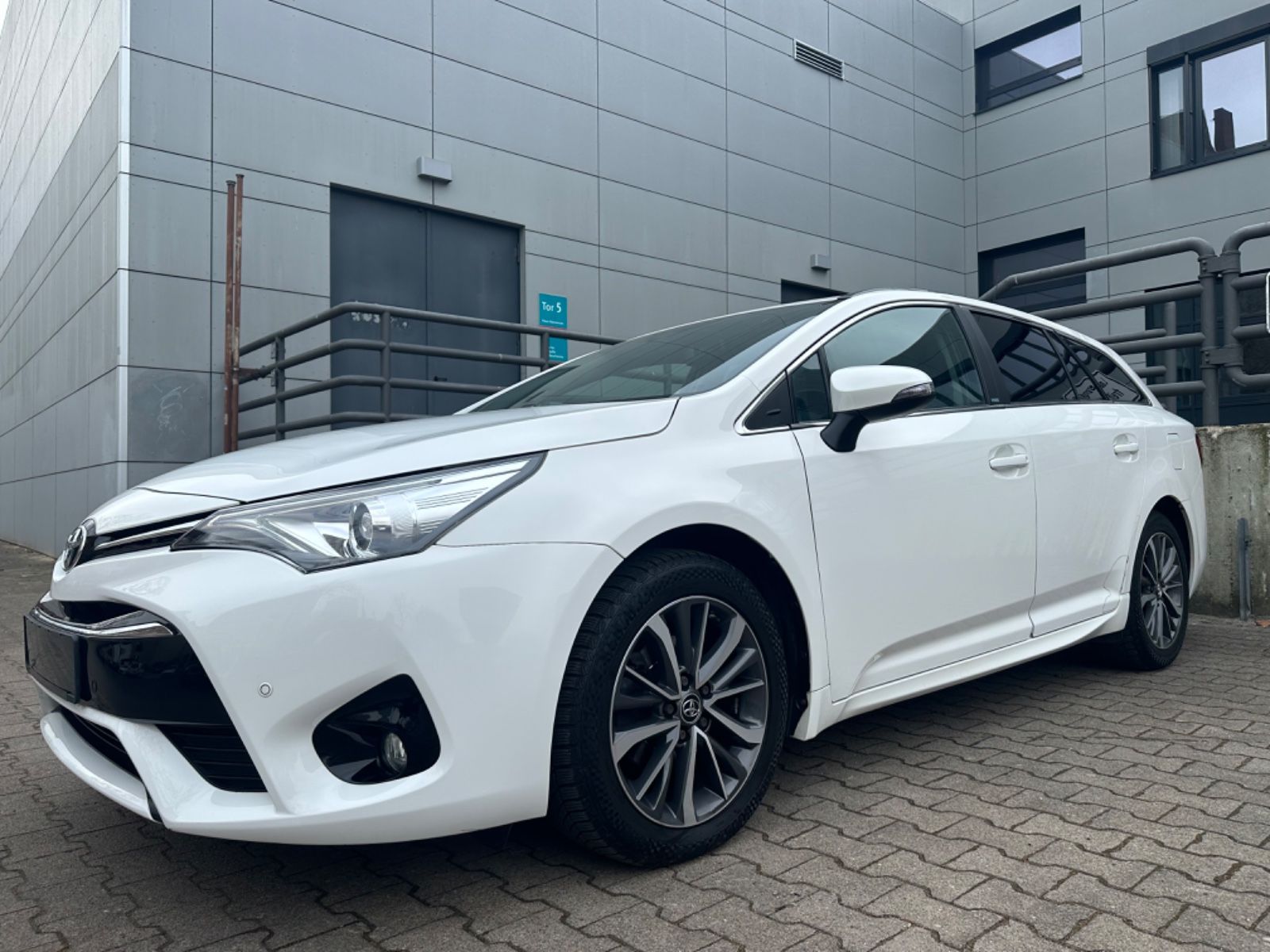 TOYOTA Avensis