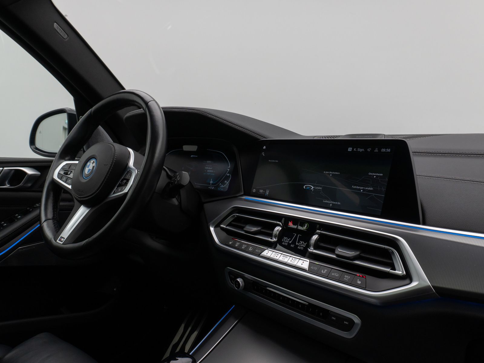 Fahrzeugabbildung BMW X5 xD45e M Sport Panorama Laser 360°HUD DAB B&W