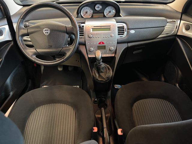 Lancia Ypsilon 1.4 8V Oro *KLIMAAUT.*2.HD*TÜV 062027*