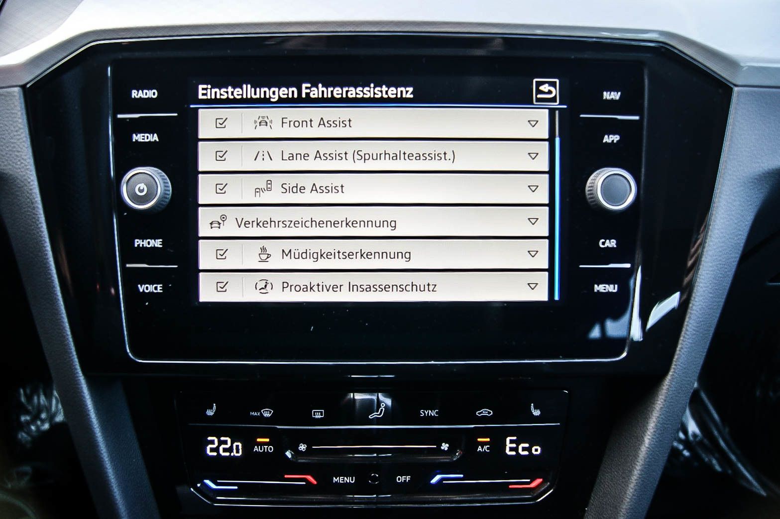 Fahrzeugabbildung Volkswagen Passat Variant HYBRID GTE iQ LED ACC NAVI 1.HAND