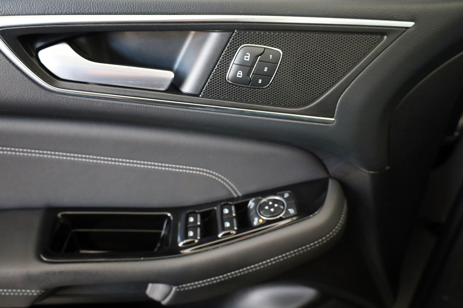 Fahrzeugabbildung Ford S-Max Titanium,Leder,Navi,LED,SH,PDC,Kamera