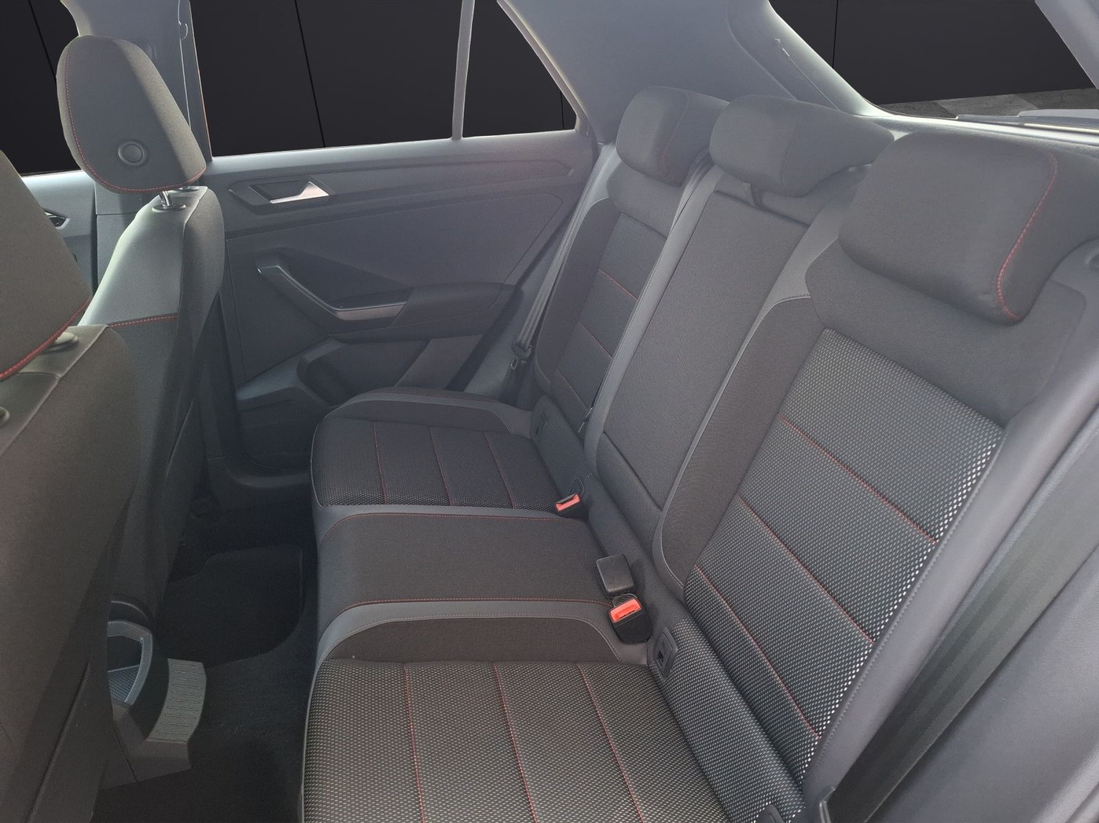 Fahrzeugabbildung Volkswagen T-Roc TSI Sport DSG LED AHK CarPlay ACC RFK SH 1