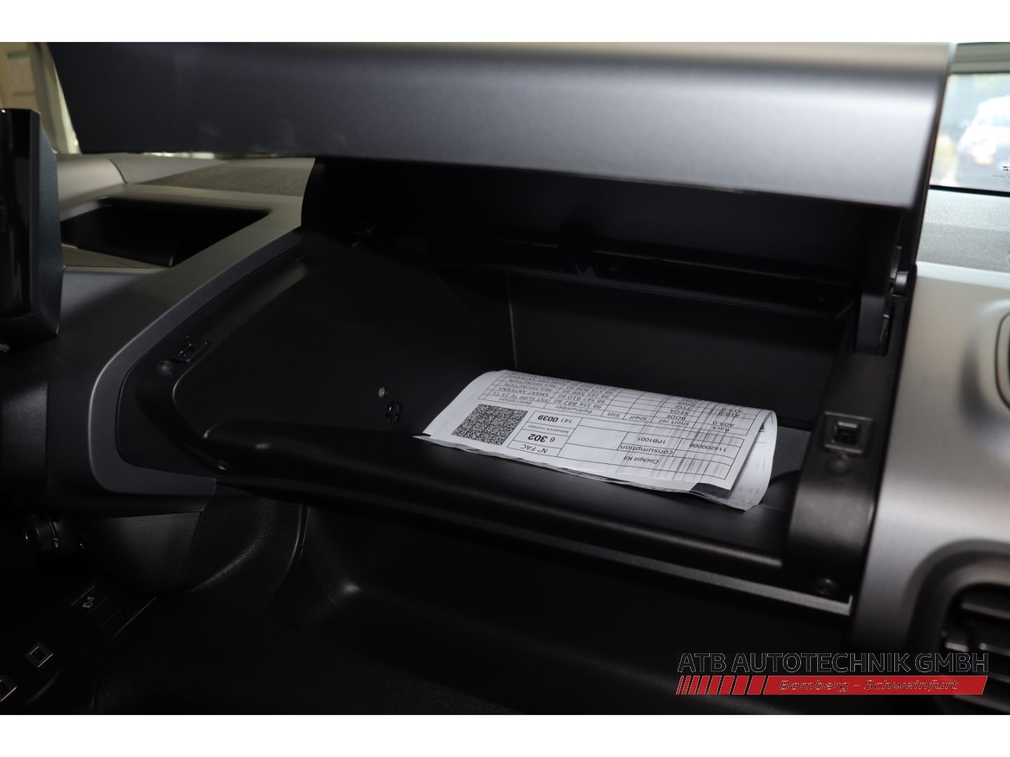 Fahrzeugabbildung Fiat Qubo -L 5-Sitzer ICON 50kWh 136PS Apple CarPlay