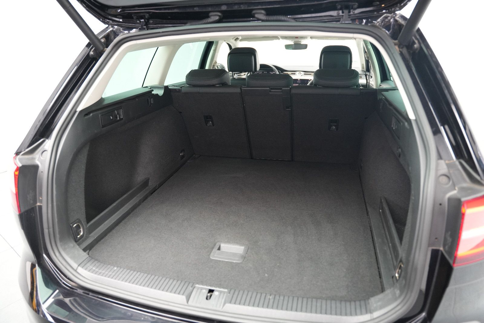 Fahrzeugabbildung Volkswagen Passat Highline *Virtual*Kamera*Start-Stopp*SHZ*