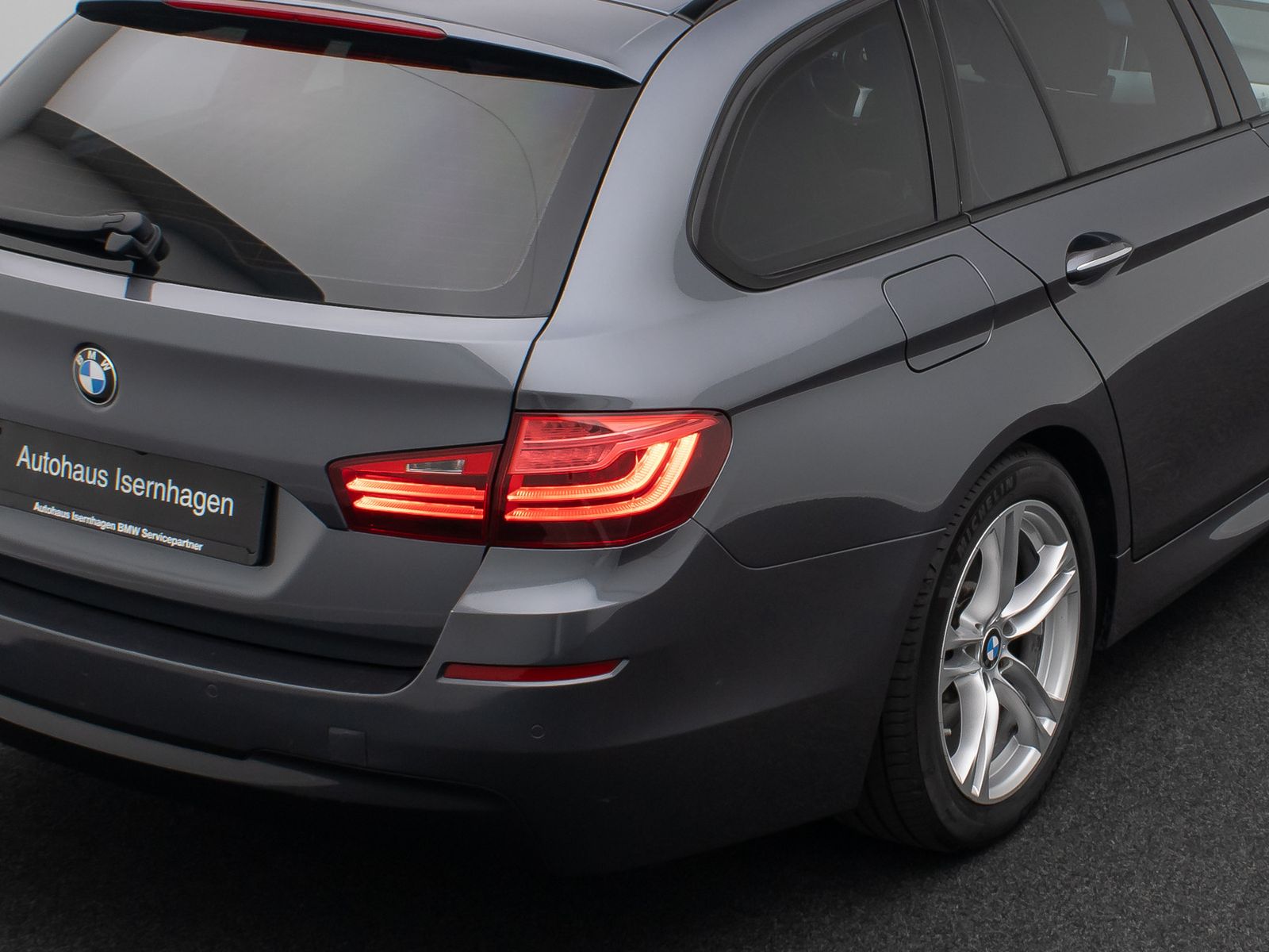 Fahrzeugabbildung BMW 530d M Sport Kamera H/K Alarm HUD Panorama AHK