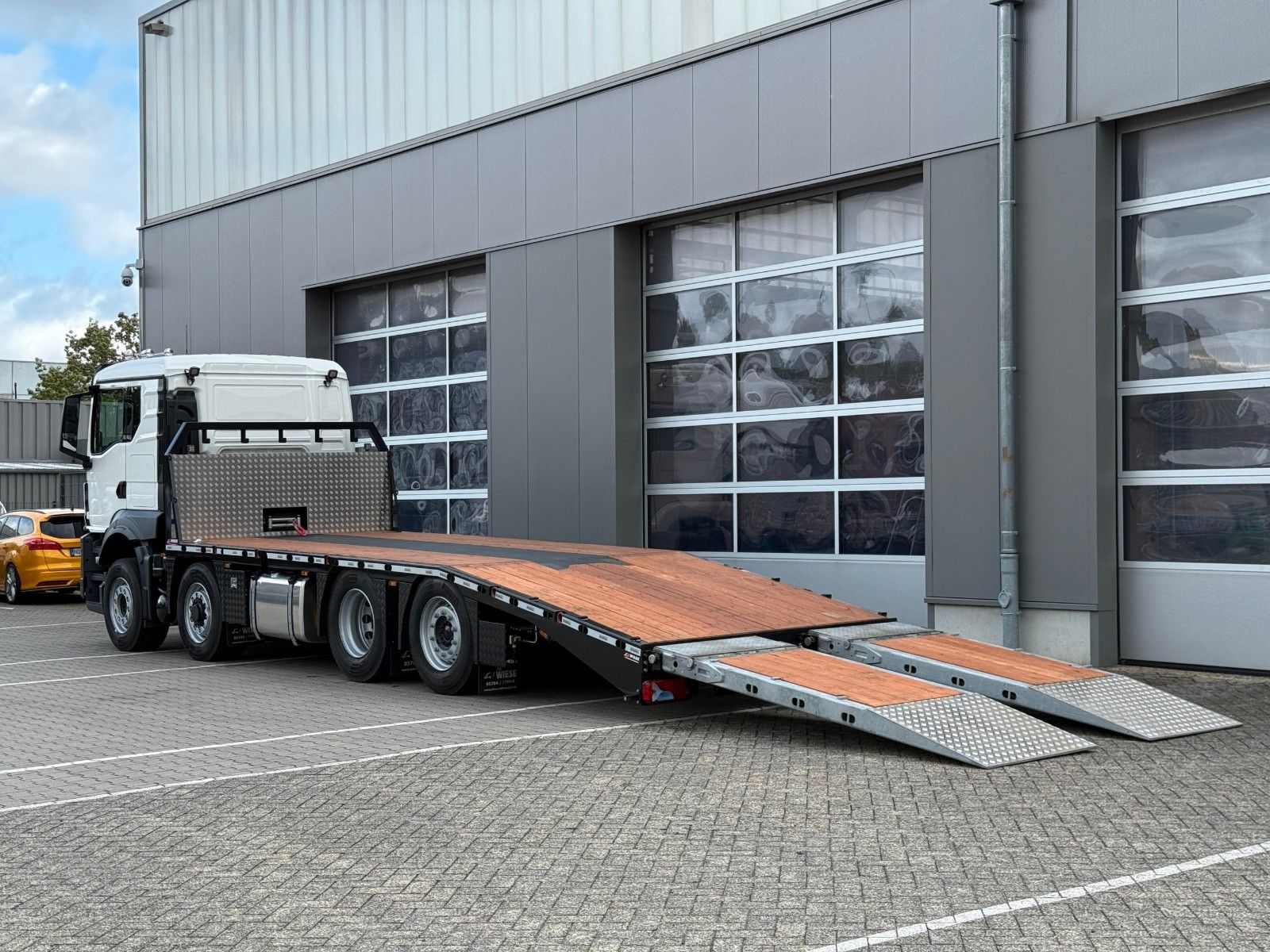 Fahrzeugabbildung MAN TGS 35.520 8x2H Maschinentransporter Funk* Seil*